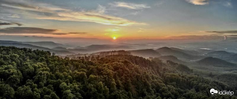 Pilis hegység vékony ködpaplan alatt