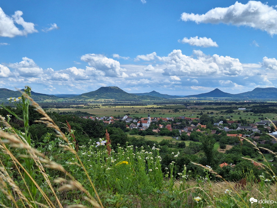 Szeles, változékony időben a Haláp-hegyen