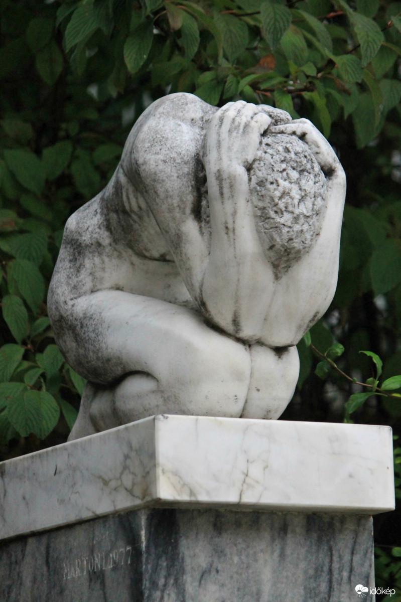 A szobor neve akár lehetne "Hétfő" is...