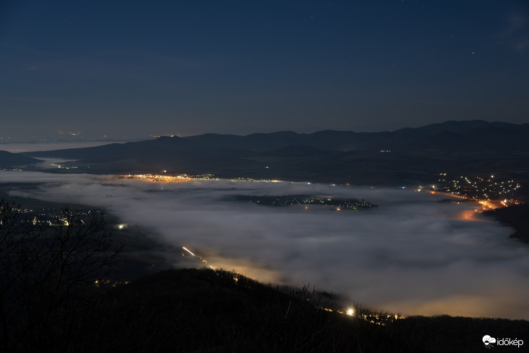 Éjjeli ködfolyam a Duna völgyében