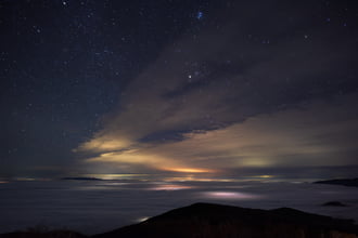 Esti fényjáték az elvonuló felhőzeten