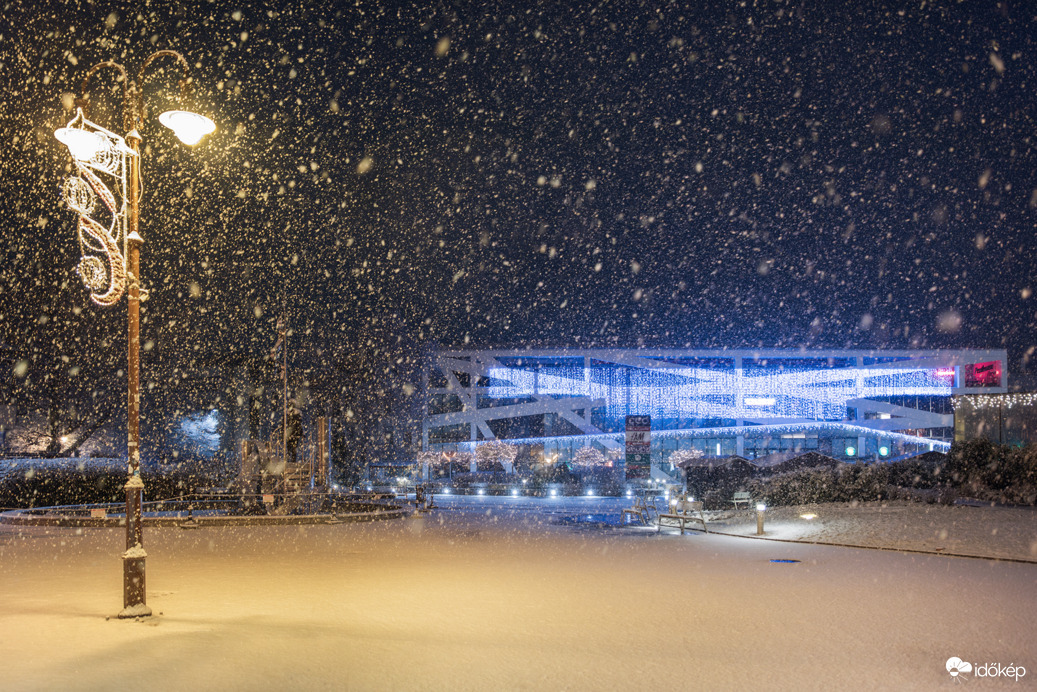 Éjjeli havazás Siófokon (1)
