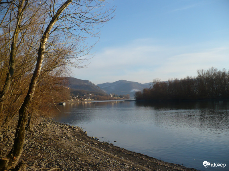 Zebegény napfényben