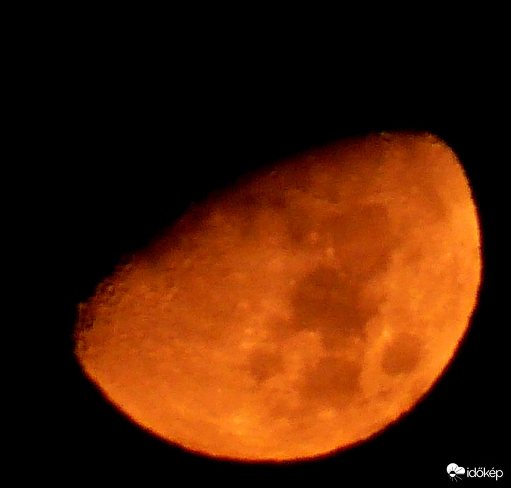 Újévi Hajnali Hold