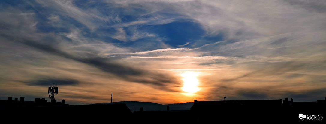Nyújtózkodó Nap/lemente - Sopronban