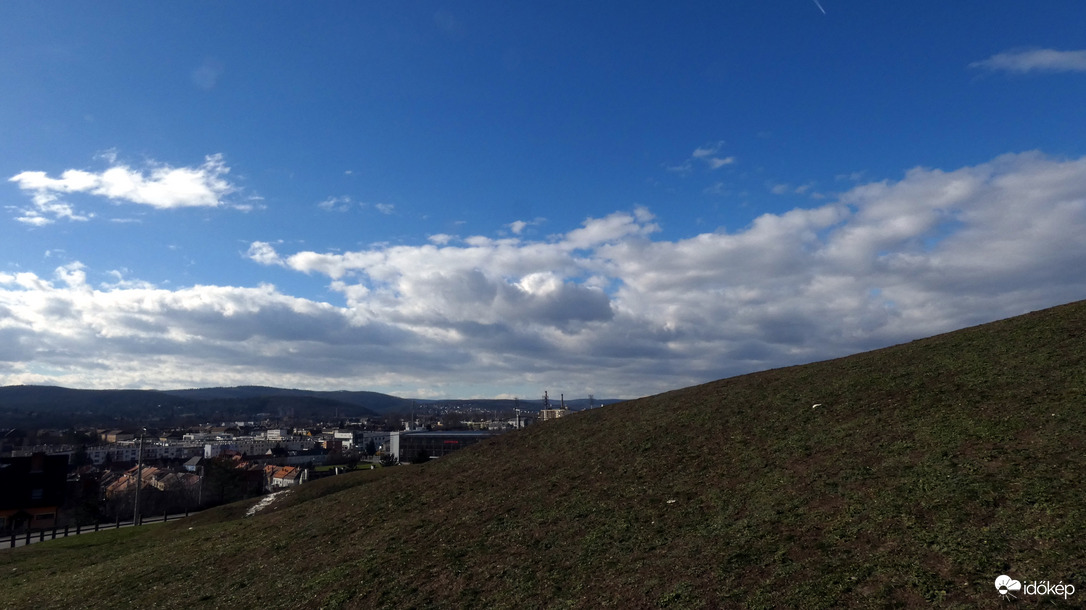 Ahol vasárnap még szánkóztak