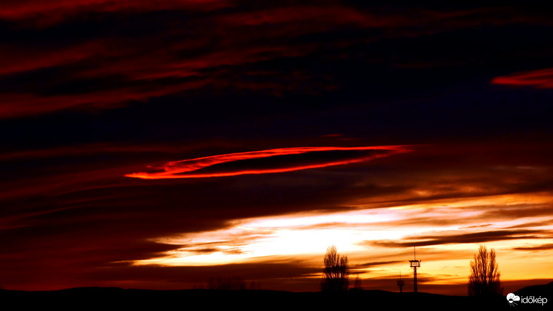 Beuszó neonos lencs