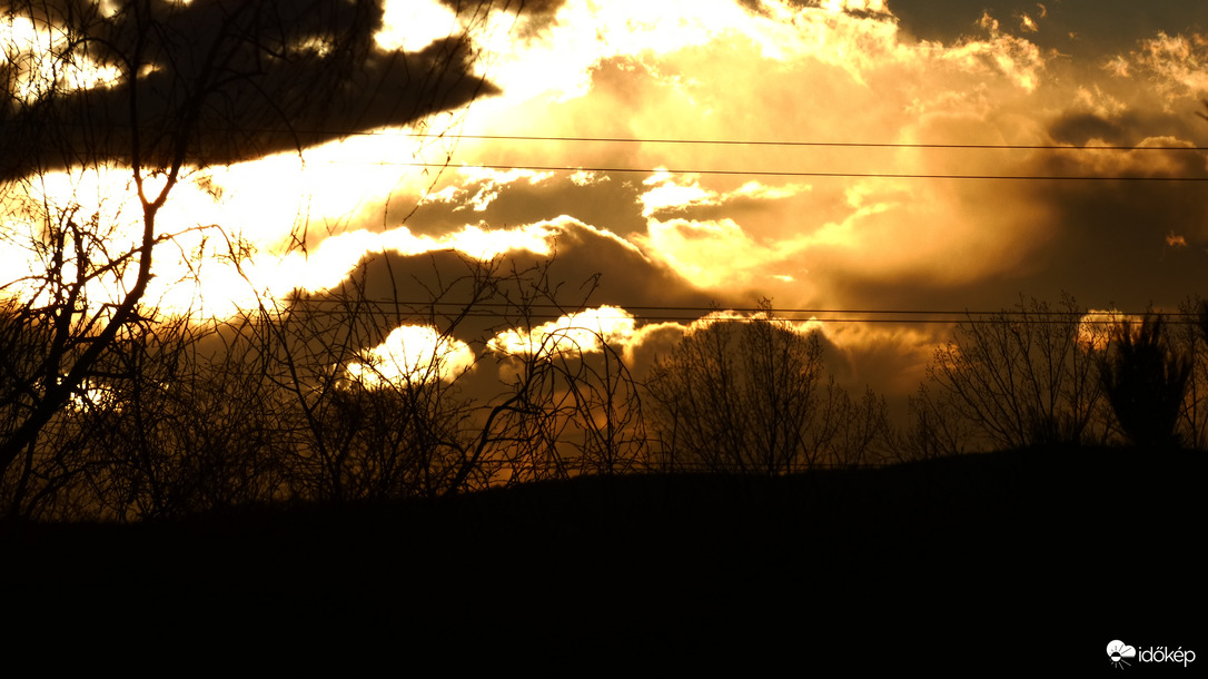 "Leselkedős naplemente