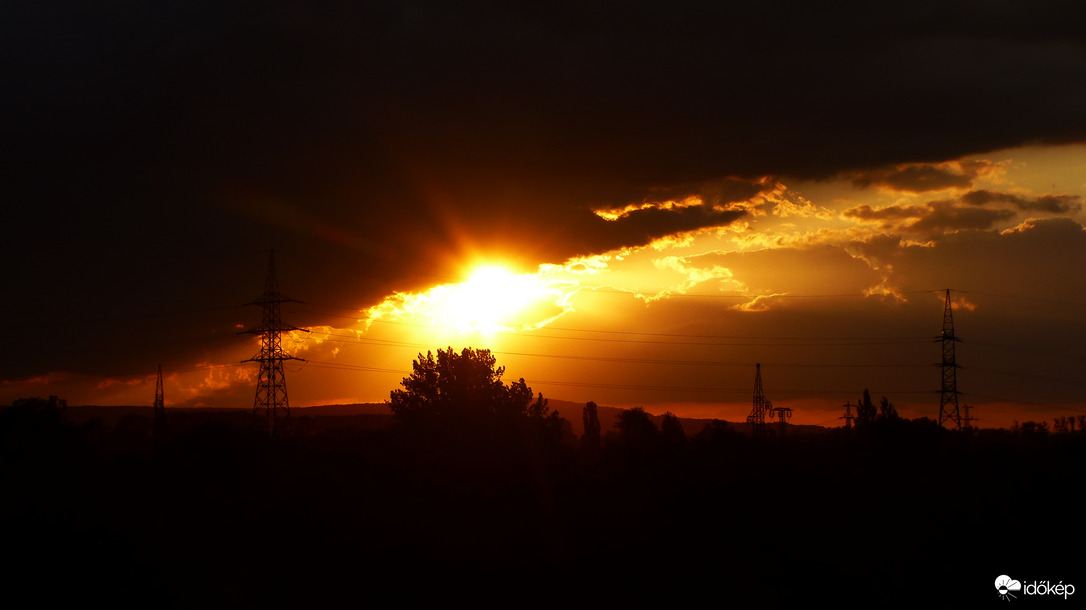 Naplemente villanydrótokkal