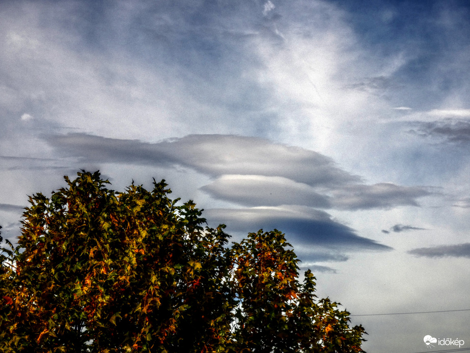 Azt súgja a szél, ma "UFO-s" felhők lesznek