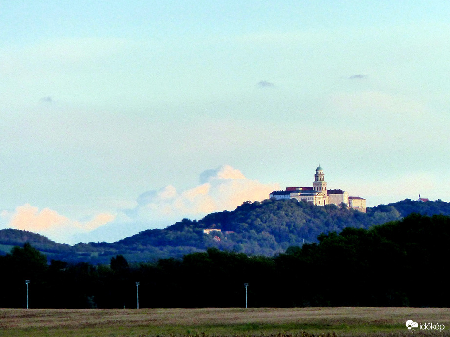 Pannonhalma panorámája
