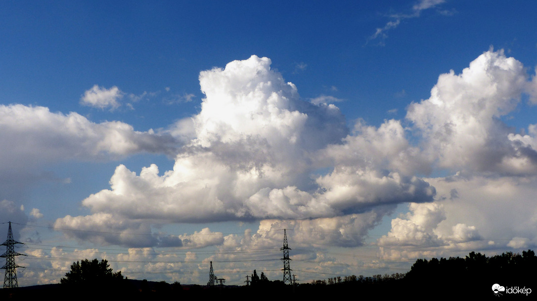 Kutyára hajazó felhő