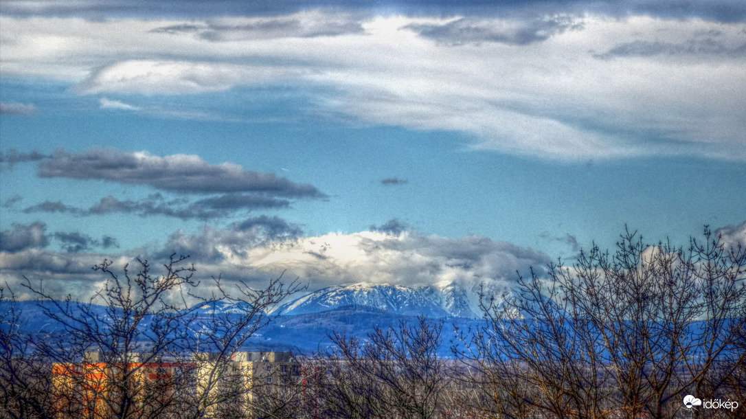 A szomszéd hegye mindig felhősebb ?