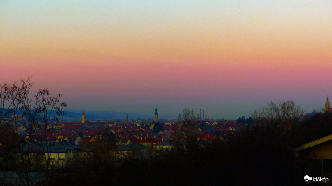 Sopron reggel - ködös háttérrel