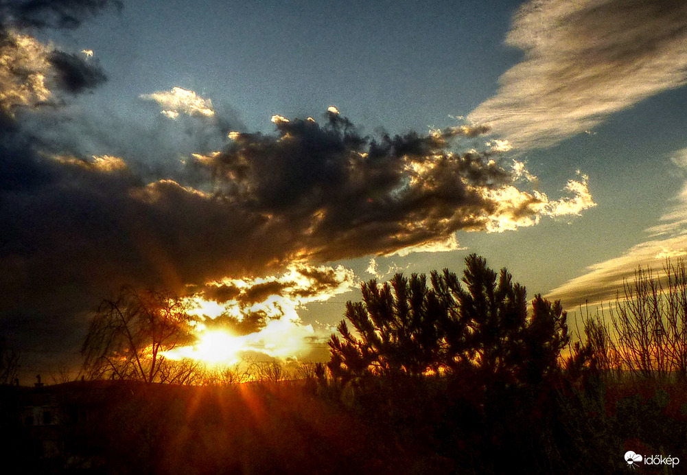 "Iker-nap" és a felhő