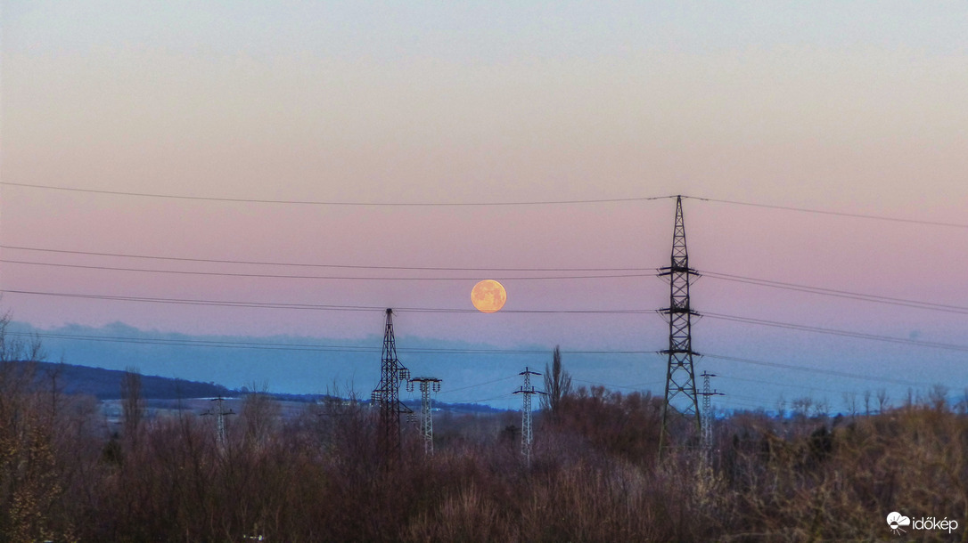 Telihold készülődik