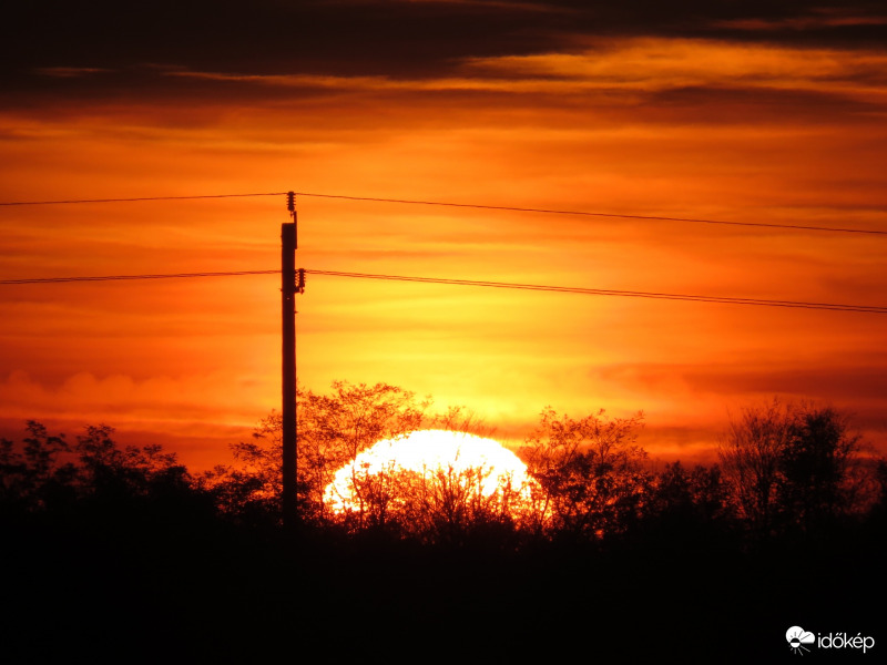 Október utolsó naplementéje.