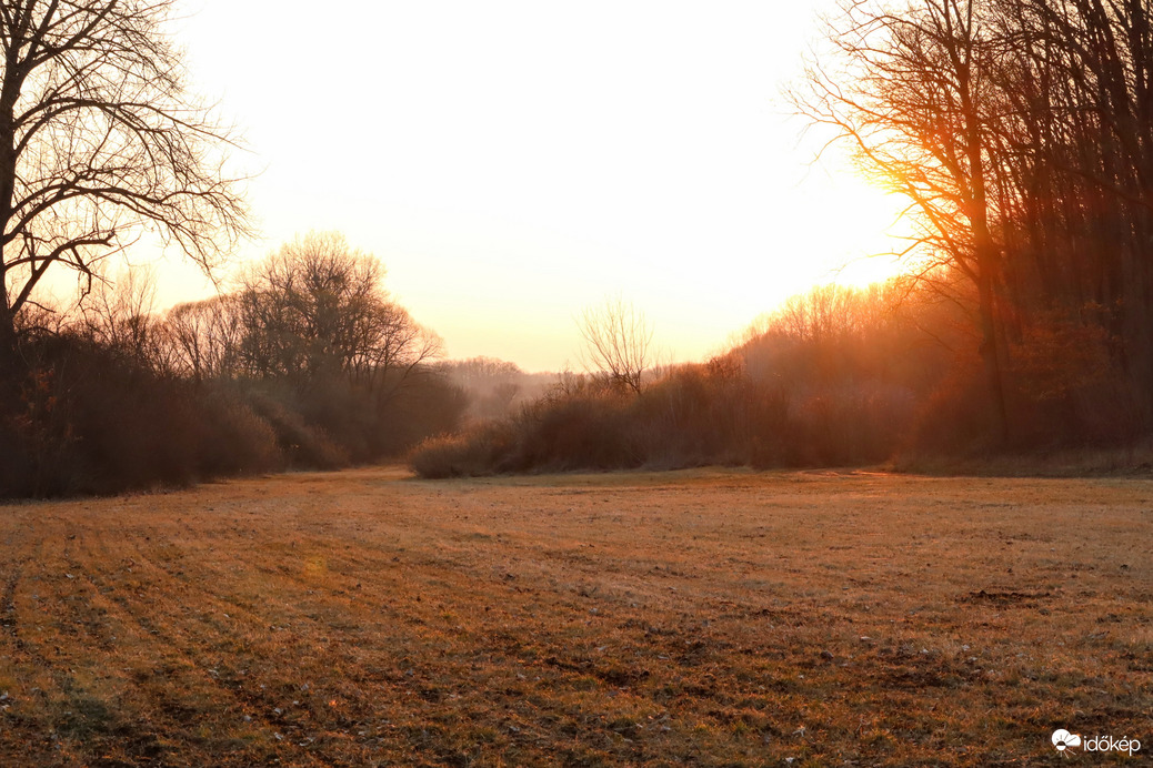 Este a Bika-tó mellett