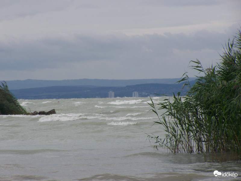  A távolban Balatonfüred