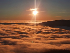 Ködpaplanos naplemente a Mecsekről 