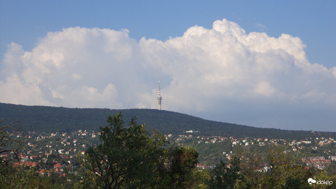 Gomolyfelhők a Mecsek felett (2016.09.07.)